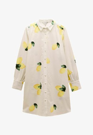 Weißes Hemd mit Knopfleiste, verziert mit einem Muster aus Zitronen und grünen Blättern, langen Ärmeln mit gerafften Manschetten und klassischem Kragen.