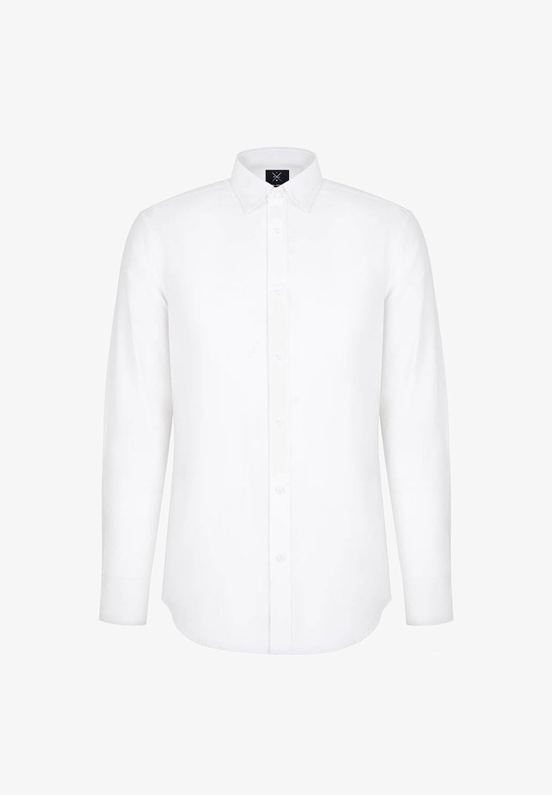 Biała koszula z długim rękawem z kołnierzykiem, z zapięciem na guziki z przodu i prostym dołem. Wykonana z gładkiego materiału bez widocznych wzorów lub akcentów.