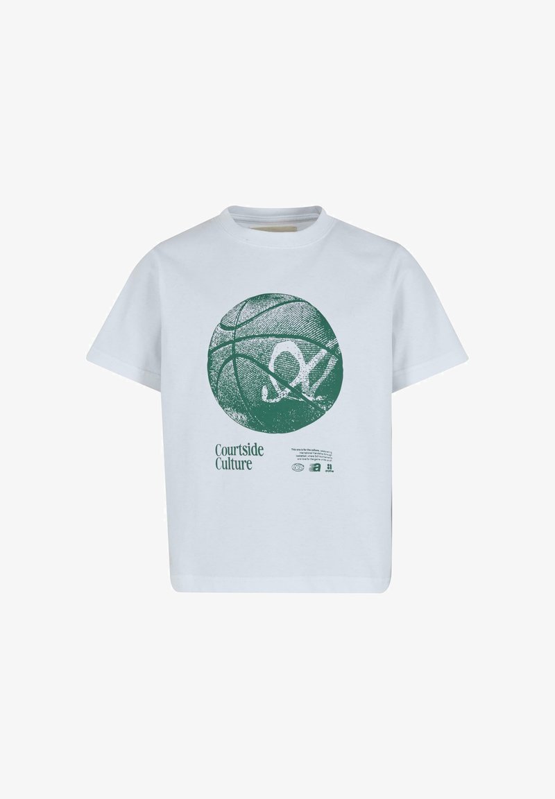 Biały bawełniany t-shirt z zielonym grafiką koszykówki i napisem "Courtside Culture", w luźnym kroju i krótkich rękawach.