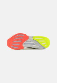 adidas Performance SUPERNOVA RISE - Tenisice za cestovno trčanje - footwear white/solar red/lucid lemon