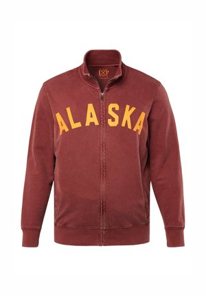 Mørkerød zip-up jakke med høj krave, prydet med "ALASKA" i gule bogstaver henover brystet; lavet af blødt stof med en glat tekstur.