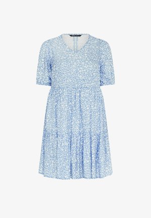 Lichtblauwe jurk met korte mouwen, wit klein bloemenprint, V-halslijn en gelaagde rok.