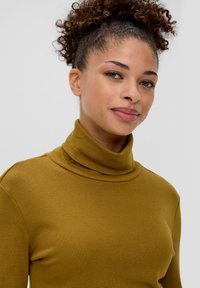 QS MIT ROLLKRAGEN - Longsleeve - guacamole