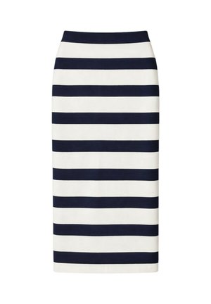 Marineblaue und weiße horizontal gestreifte Bleistiftrock in knielanger Länge mit tailliertem Bund und geradem Schnitt auf weißem Hintergrund.