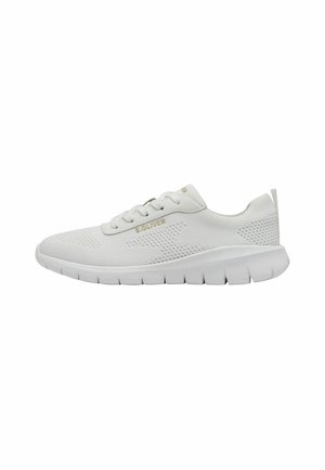 Sneakers atletici bianchi con tomaia in mesh traspirante, design con lacci e suola in gomma testurizzata. Presentano un discreto marchio "S. Oliver".