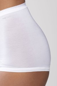 Mutande bianche di cotone a vita alta con fascia ondulata e texture liscia, progettate per un fit senza soluzione di continuità.