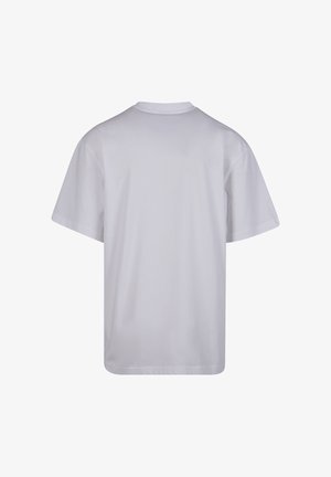 Effen wit T-shirt met korte mouwen en ronde hals, van achteren getoond op een witte achtergrond.