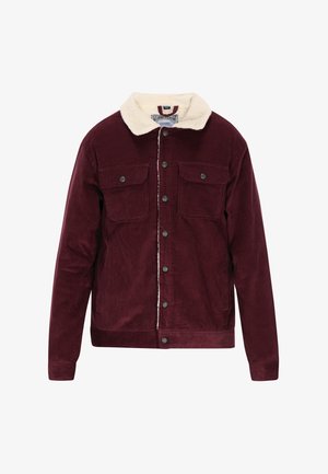 Burgunderfarbene Cordjacke mit einem cremefarbenen Sherpa-Kragen, vorne mit Knopfverschluss und zwei Brusttaschen. Texturiertes, warmes Design, lange Ärmel.