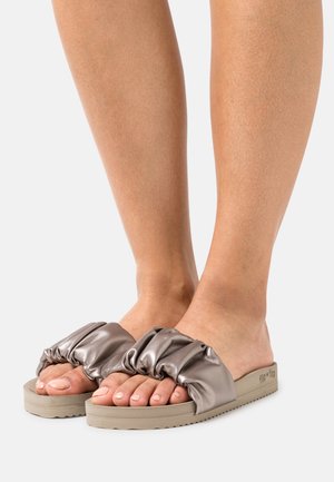POOL GENTLE - Mules - brass