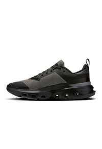 Schwarzer und grauer Sportschuh mit Obermaterial aus strukturiertem Mesh, gepolsterter Sohle und Belüftungslöchern. Verfügt über eine abgerundete Zehenpartie und Schnürsenkel.