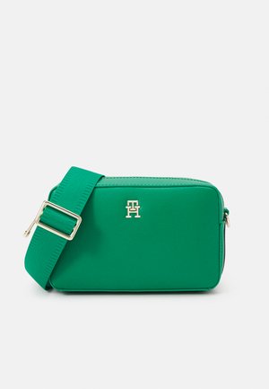 ESSENTIAL CAMERA BAG  - Across body bag - olympic green