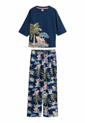 Súprava pyžama námorníckej modrej farby s tropickým motívom zobrazujúcim odpočívajúce hrochy s okuliarmi proti slnku pod palmami a slnečníkmi.