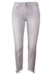 Jeans in denim grigio con orlo sfilacciato, design a cinque tasche e leggero effetto slavato. Realizzati in tessuto morbido con silhouette slim fit.