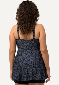 Ulla Popken ONE PIECE SWIMSUIT WITH SHORTS - Accessorio da spiaggia - black