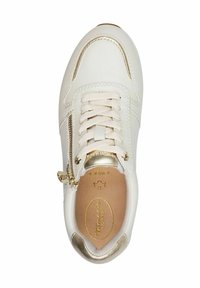 Sneaker bianco in pelle con accenti dorati, design con lacci, zip laterale e interno imbottito con il nome del marchio impresso sulla soletta.