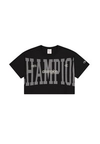 Černé zkrácené tričko vyrobené z bavlny, s výrazným šedým textem "CHAMPION" a logem na levém rukávu. Design s kulatým krkem, krátké rukávy.