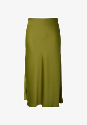 Falda verde oliva de tela suave, con un diseño de longitud media, aberturas laterales y dobladillo redondeado. Sin herrajes visibles ni patrones.