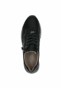 Fekete bőrsneaker texturált varrással, fűzős és cipzáras záródással, párnázott belső résszel és gumitalppal a jobb tapadás érdekében.