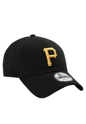 Schwarze Baseballmütze aus Baumwolle mit einem gebogenen Schirm und verstellbarem Riemen. Auf der Vorderseite befindet sich ein goldfarbenes, gesticktes "P"-Logo.
