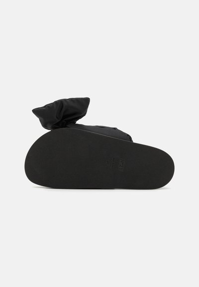 N°21 FLAT - Šľapky - black