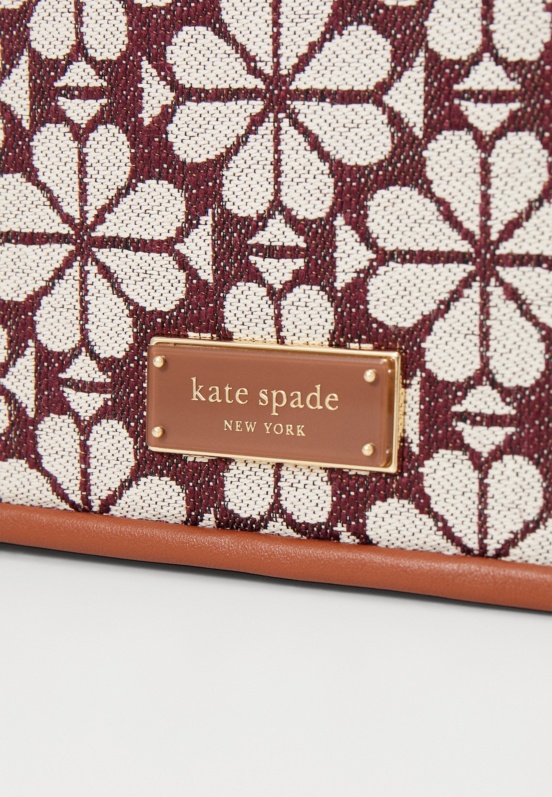 kate spade new york FLOWER SMALL FLAP CROSSBODY - Cross body