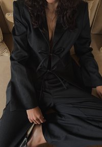 NA-KD REGULAR STRUCTURED FRONT - Puspaltis - black