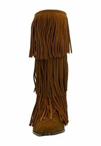 Brauner Wildleder-Stiefel mit Schichtfransen-Detail, weicher Textur und flacher Sohle. Die Fransen erzeugen einen kaskadenartigen Effekt entlang des Schafts.