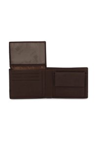 Portofel din piele maro, design bifold, cu multiple sloturi pentru carduri și un compartiment transparent pentru ID. Textură netedă cu brand gravat pe exterior.