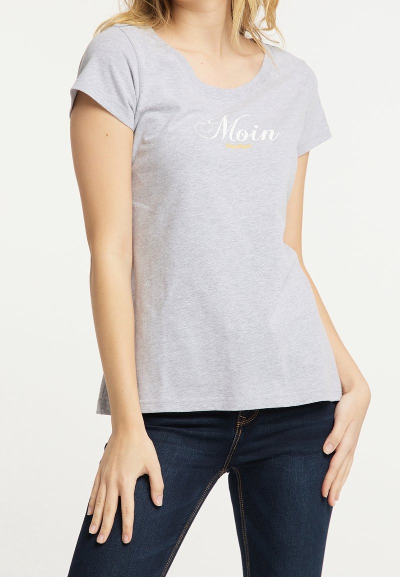 Gray cotton T-shirt with a round neckline and short sleeves, featuring the word "Moin" in white and yellow lettering across the front.