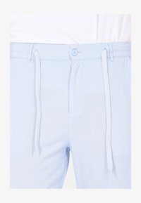 Non selezionato, celeste