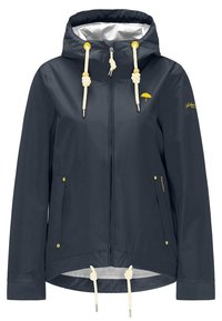 Marinblå vattentät jacka med huva, vitt foder, gula dragsnören och två framfickor. Har en liten gul logotyp på bröstet.