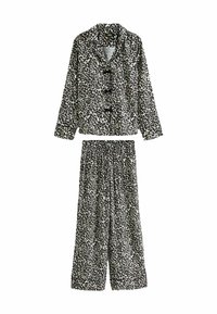 Set de pijama cu imprimeu leopard în alb și negru. Bluza are închidere cu nasturi și mâneci lungi; pantalonii au un talie elastică și o croială lejeră.