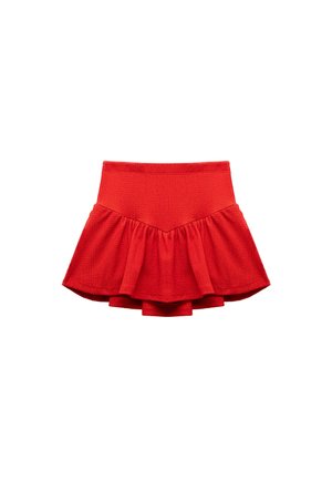 Rød nederdel med udvidet pasform og tekstureret stof. Har en tætsiddende talje og en volangkant, der skaber et lagdelt udseende.