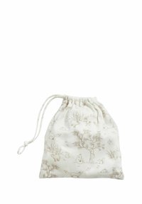 Baumwollzugbeutel in Creme mit einer naturthemenbezogenen beige Illustration, die Tiere und Pflanzen zeigt. Weiche Textur, abgerundete Form.