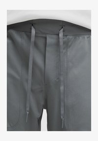 Selezionato, solar grey