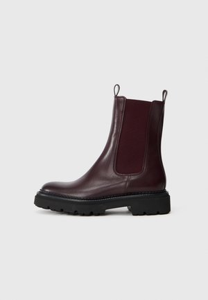 JACY - Botines con plataforma - mulberry/schwarz