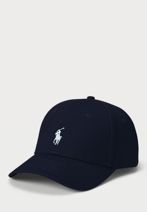 Casquette de baseball marine en mélange de coton. Présente un bord courbé et un logo brodé blanc d'un joueur de polo à l'avant. Sangle réglable.