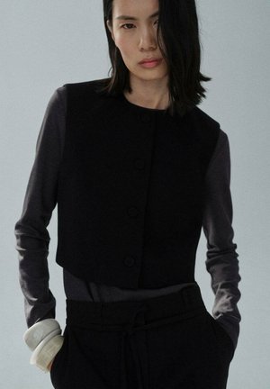Liivi - black