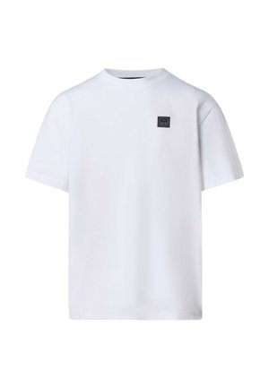 T-shirt bianco a maniche corte in cotone, con un patch logo quadrato nero sulla parte superiore sinistra del petto e un design a collo rotondo.