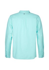 Camicia a maniche lunghe di un blu chiaro con colletto a bottoni. Realizzata in un tessuto morbido, presenta una piega sul retro e polsini abbottonati.