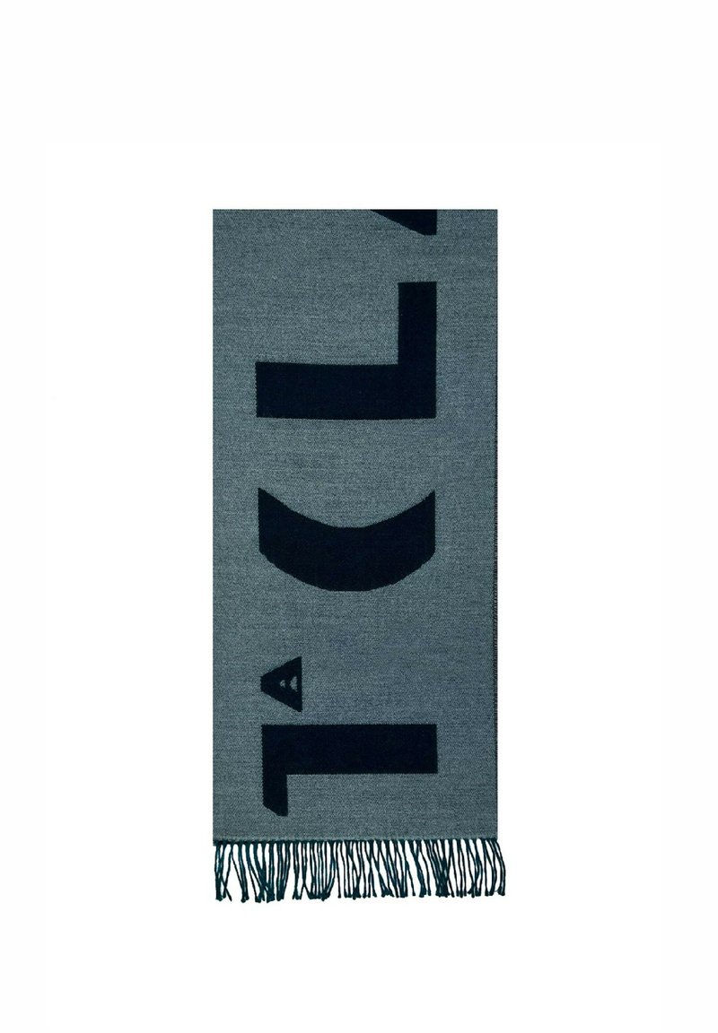 Plaid grigia intrecciata con un audace motivo geometrico blu scuro, caratterizzata da bordi frangiati e una finitura testurizzata.