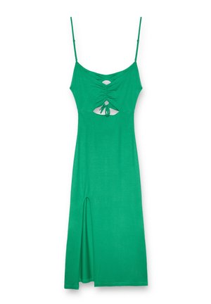 Vestido midi verde sin mangas con tirantes finos, fruncido en la parte delantera, corte con detalle de lazo y abertura frontal sobre fondo blanco.