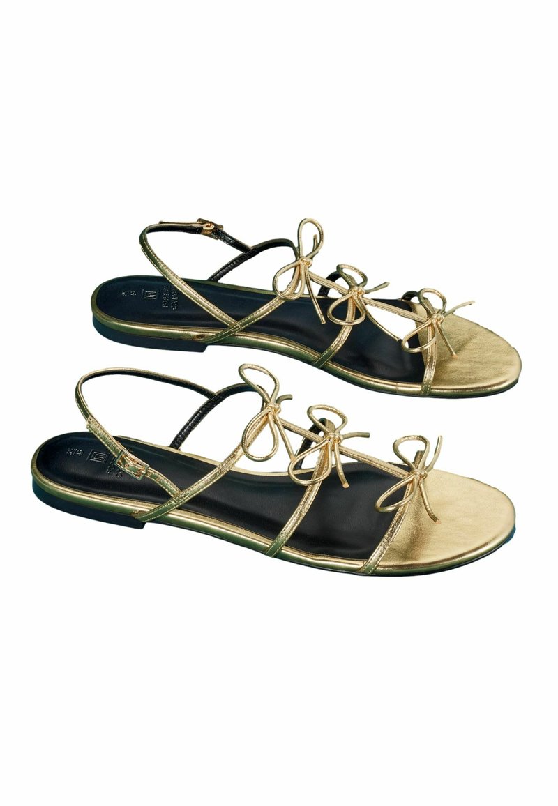 Next FOREVER COMFORT BOW REGULAR/WIDE FIT - Szandálok - gold