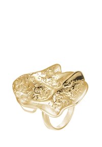 Gouden metalen ring met een abstract, gestructureerd bladvorm ontwerp. Bevat een onregelmatige vorm met een gepolijste afwerking en een gladde band.