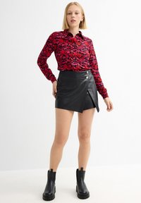 INSIDE MANGA LARGA ESTAMPADO FLORES - Blusa - rojo