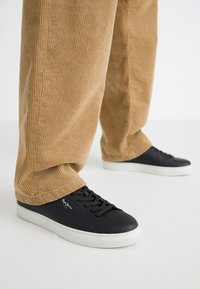 CAMDEN CLUB M - Trainers - black