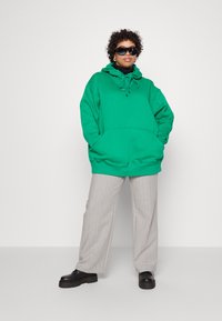 Nike Sportswear HOODIE - Camisola - malachite