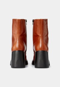 Vagabond BROOKE - Botins de salto alto - cognac