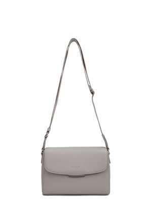 Sac bandoulière rectangulaire gris clair avec fermeture à rabat et sangle d'épaule réglable sur fond blanc.