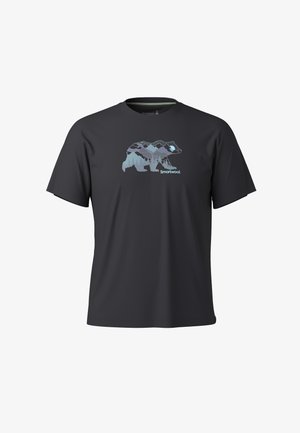 T-shirt nera in materiale leggero con una grafica di un orso blu e grigio che incorpora montagne e alberi, con il logo "Smartwool".